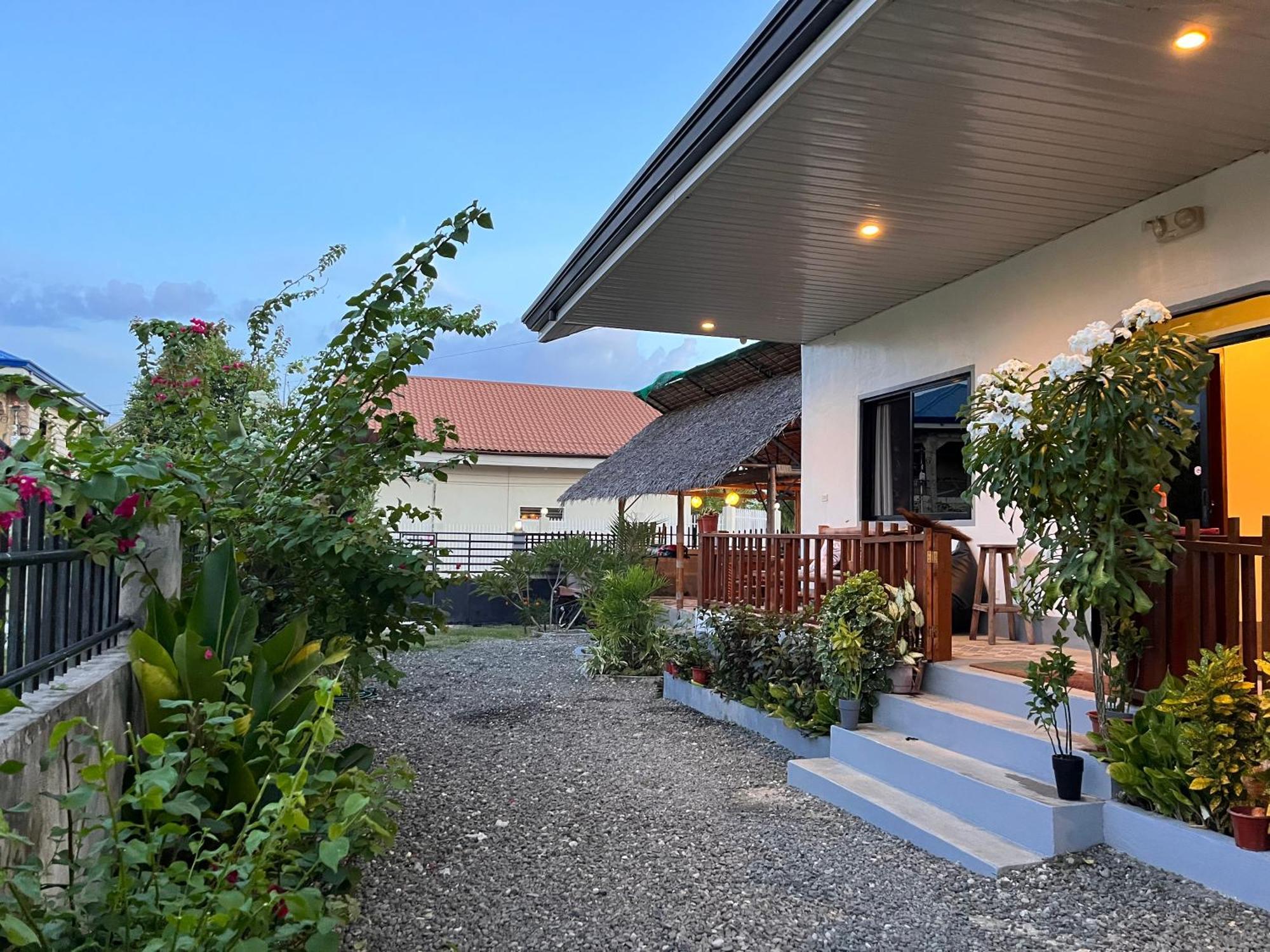 מואלבואל Momo Hostel מראה חיצוני תמונה